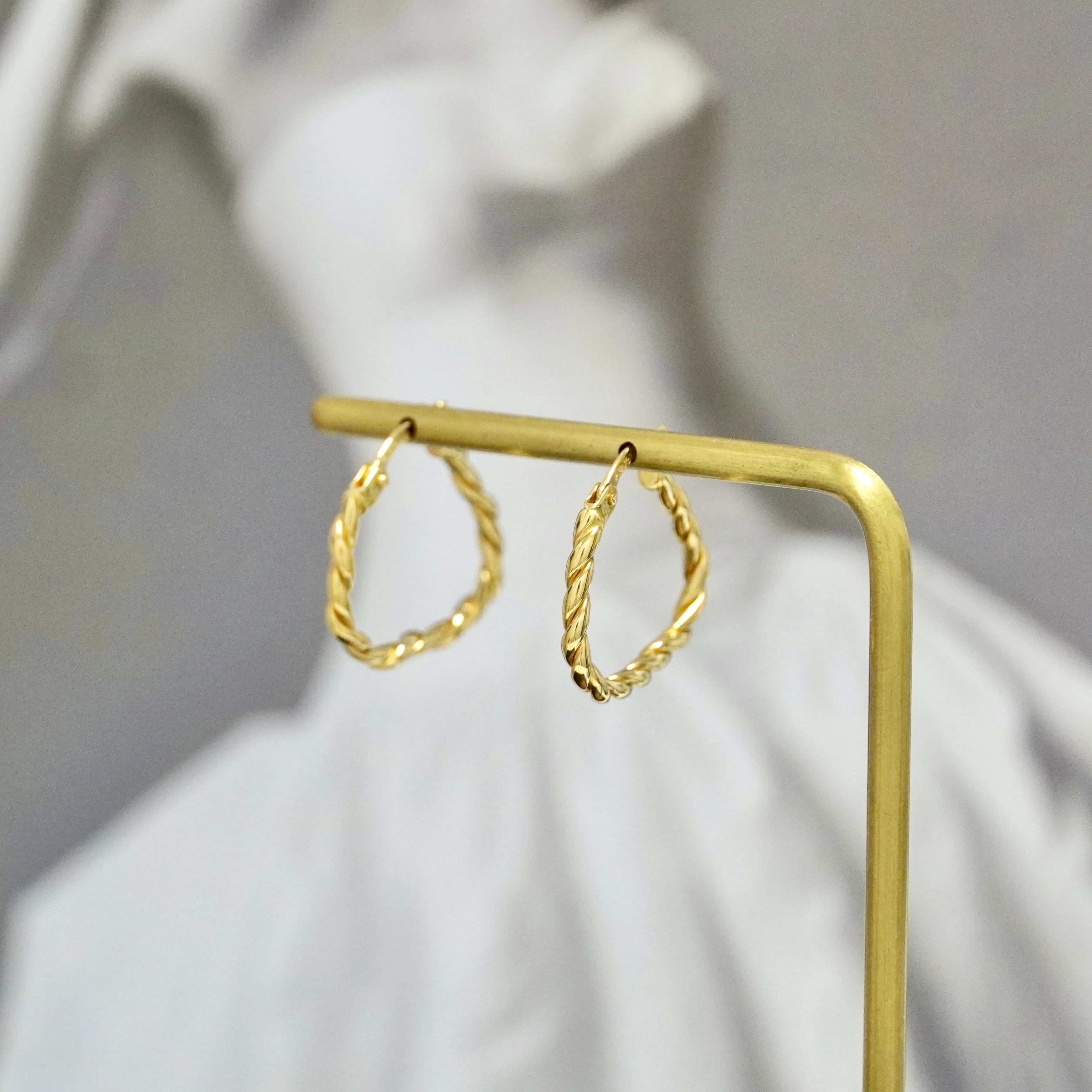 18K金扭紋耳環 18K Gold Curled Hoop Earrings