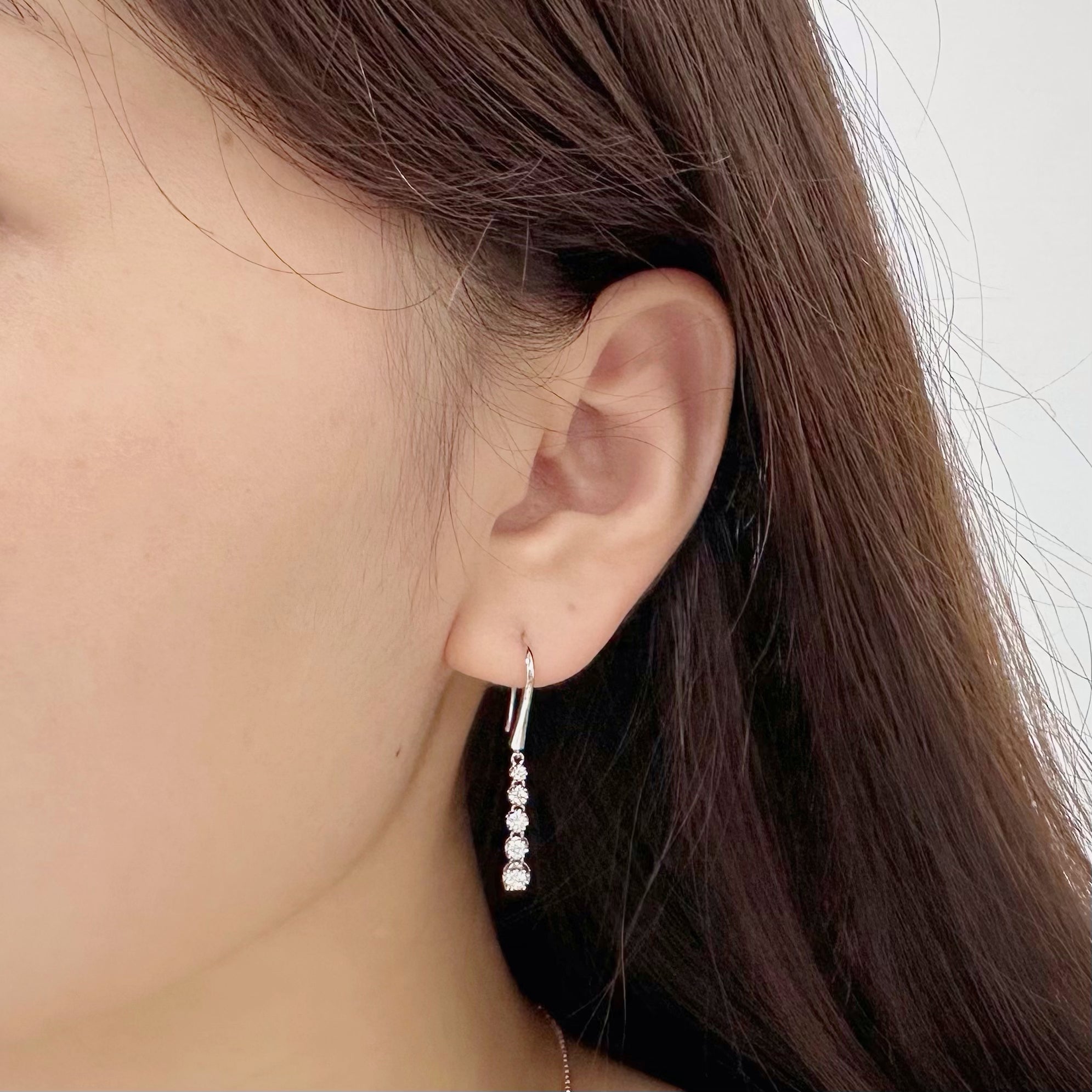 垂吊鑽石耳環 Ascending Diamond Drop Earrings