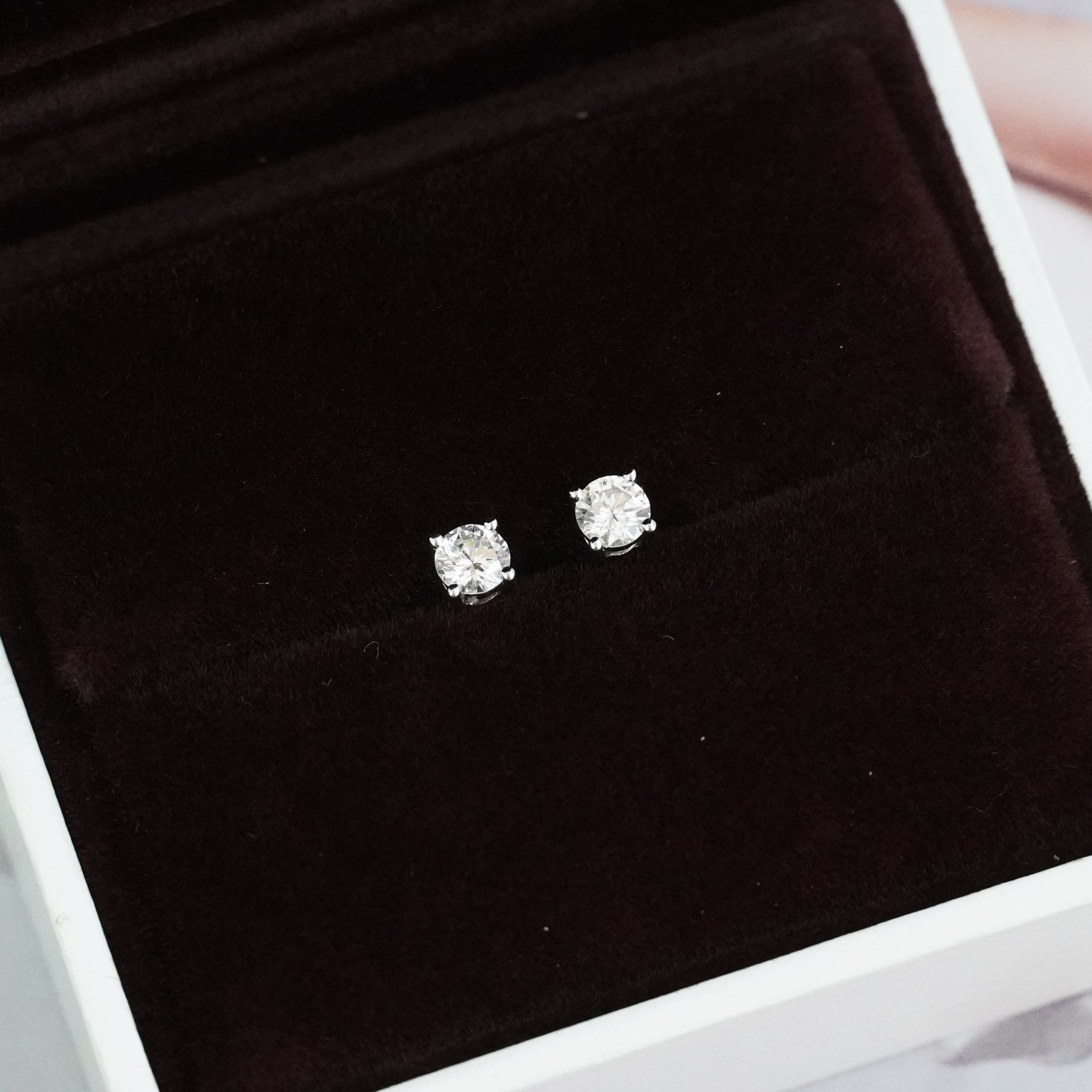 四爪單鑽耳環 Four Prong Solitaire Diamond Stud Earrings