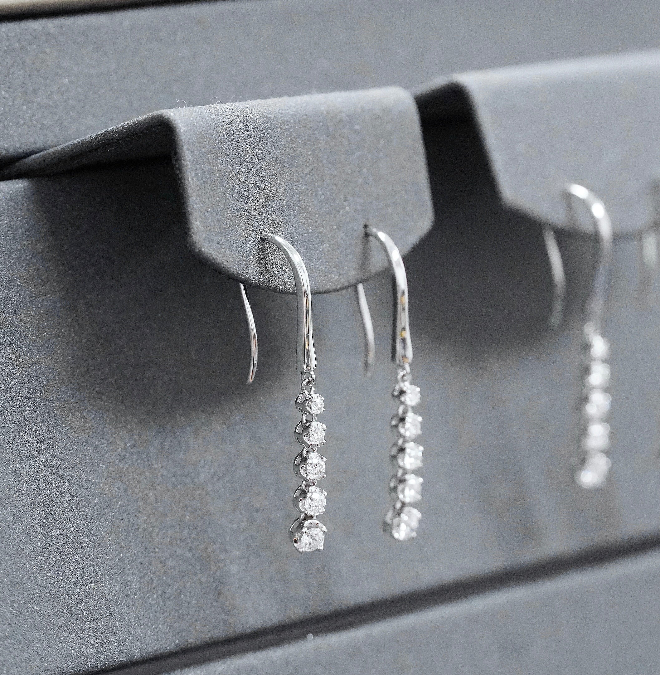 垂吊鑽石耳環 Ascending Diamond Drop Earrings